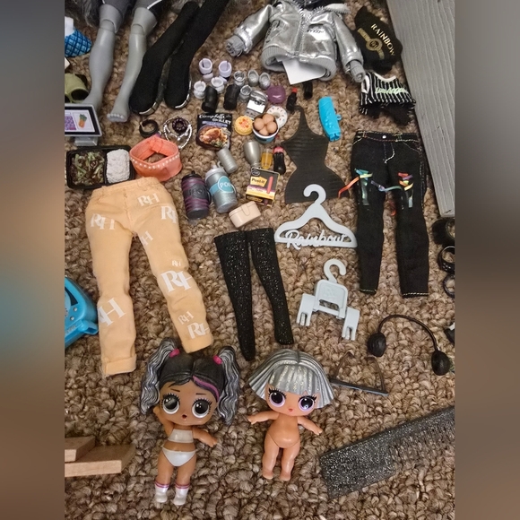 Rainbow Shadow High Doll Set with Accessories - Picture 4 of 5